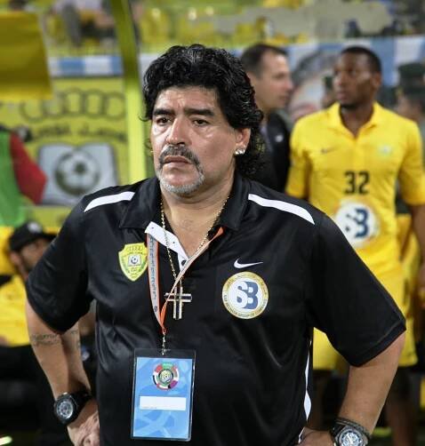 Soubor:Maradona at 2012 GCC Champions League final.JPG – Wikipedie