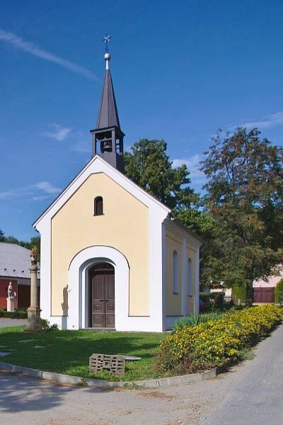 Soubor:Kaple Panny Marie Růžencové, Ludéřov, Drahanovice, okres Olomouc.jpg