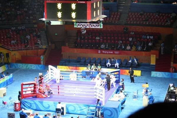 ring – Wikisłownik, wolny słownik wielojęzyczny