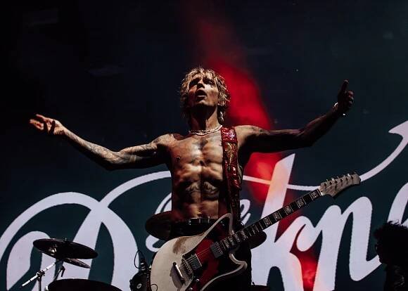 Justin Hawkins on What Makes Him Happy...At Least for Now
