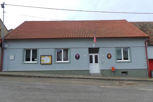 Jarpice - obecní úřad foto 1
