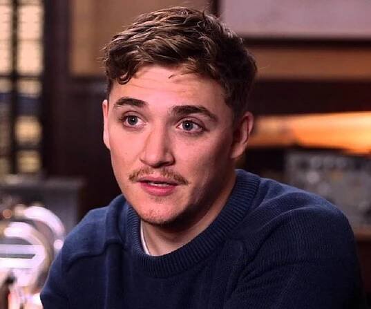 Kyle Gallner Biography - Facts, Childhood, Family Life & Achievements