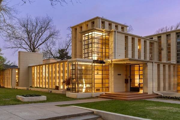 Frank Lloyd Wright’s Westhope Relisted For $3.5 Million After Major Price Drop 9