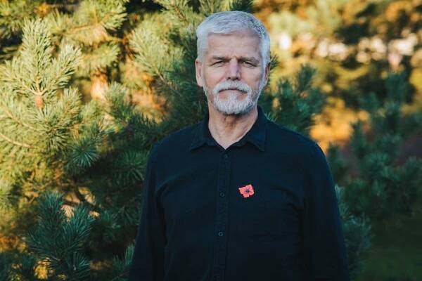 Pavel připnul vlčí mák a poslal dojemný vzkaz válečným veteránům. A varování Černochové