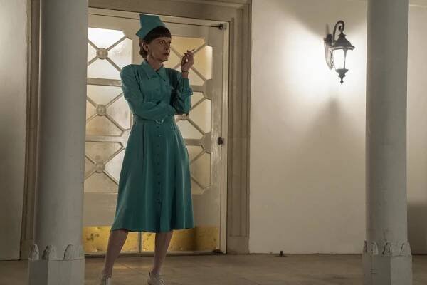 Ratchedová - Paní loutek - Z filmu - Judy Davis
