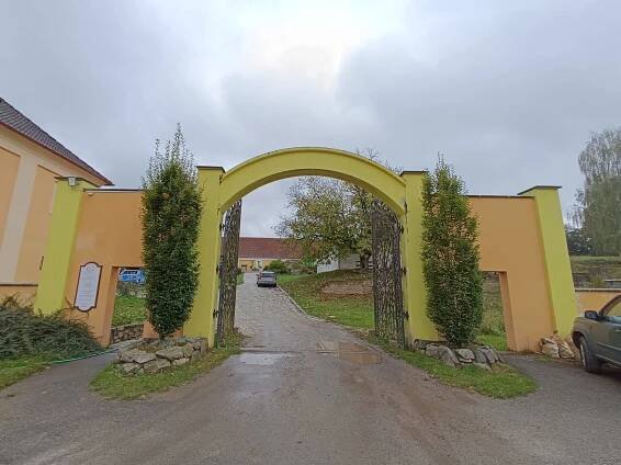 Farma Krišnův dvůr, Zámek Třebešice, Muzeum umění a designu v Benešově – Krajánek Rádia BLANÍK