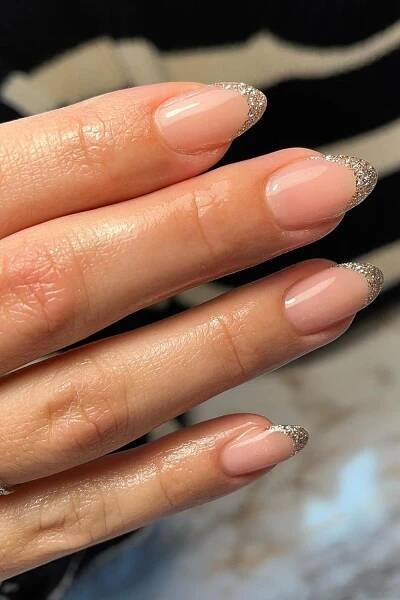 Simply French Nails, Sparkles French Tip Nails, Glitter Tip French Manicure, French Nails Sparkle Tips, Nails For Christmas 2024, French Nail Sparkle, Nails French Tip Christmas, French With Sparkle Nails, Biab Nails Sparkle