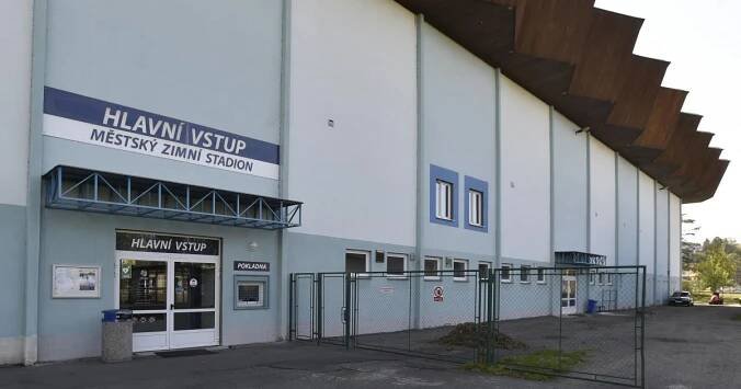 Zprávy ze Zlínského kraje: Hokejisté a krasobruslaři v Uherském Hradišti stále neví (audio) | Kurzy.cz