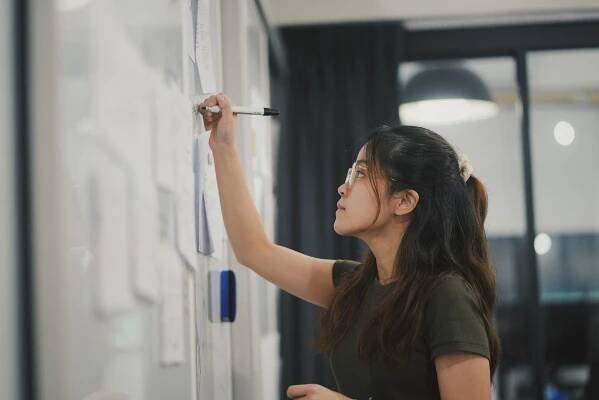 Improving diversity in academic publishing: How can publishers help repair the 'leaky pipeline'?
