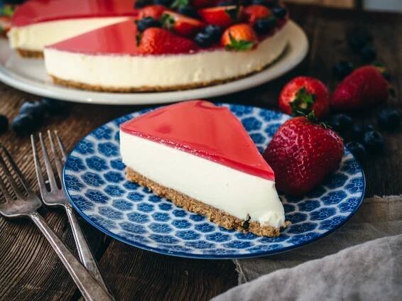 No-Bake Raspberry Jelly Cheesecake (ostekake med gelélokk) - North Wild Kitchen