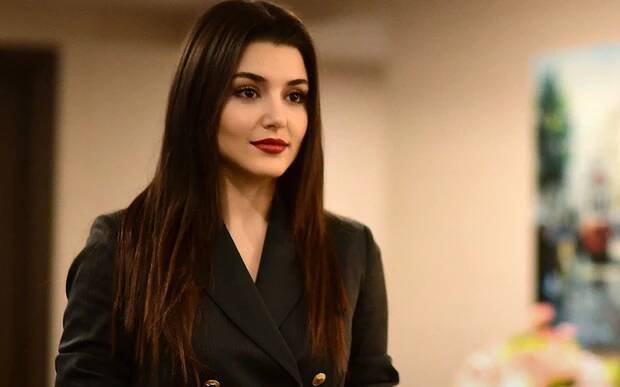 Hande Ercel starred as Mujde in the 2019-make Turkish TV series Halka (The Circle)