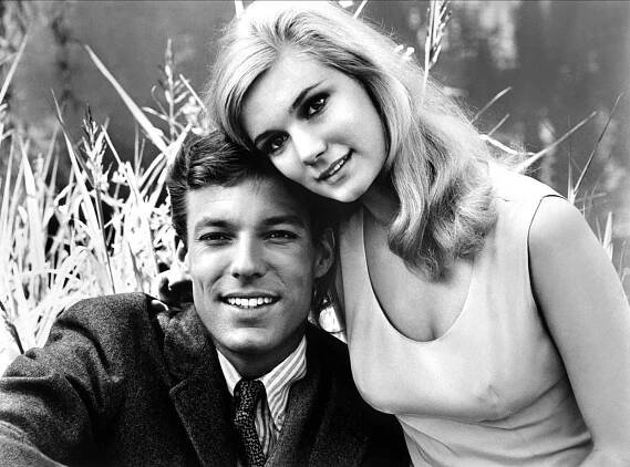 FOTO: Richard Chamberlain hrál po boku krásných žen. – stránka 3