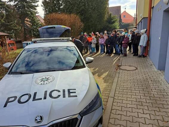 Beseda s Policií ČR - I. stupeň dne 13.2.2023 (112) - Oficiální stránky Základní školy Hřebeč