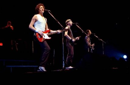 Dire Straits byla britská rocková skupina působící v letech 197... - dofaq.co