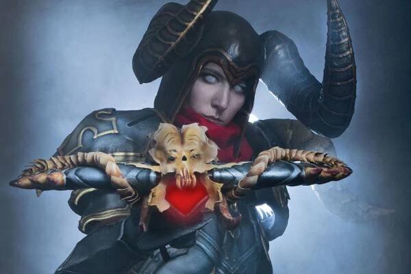 Demon Hunter | Lightning Cosplay - Costumes, Accessories, Tutorial Books