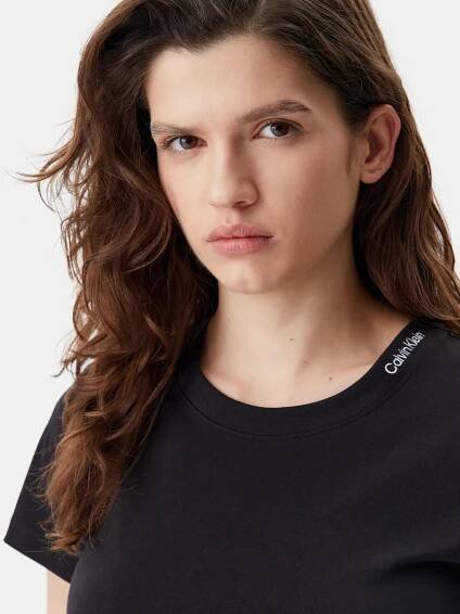 detail Calvin Klein dámské černé tričko