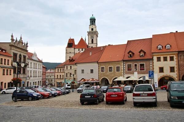 Obyvatelé historického centra Prachatic přišli o bezplatné parkovací karty | České Budějovice