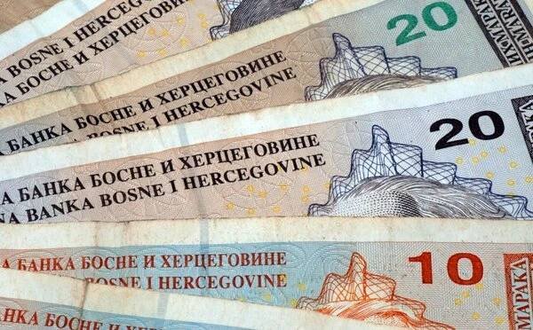 Čím platit v Bosně a Hercegovině, kurz, směnárny, bankomaty a ceny potravin 2020/2021