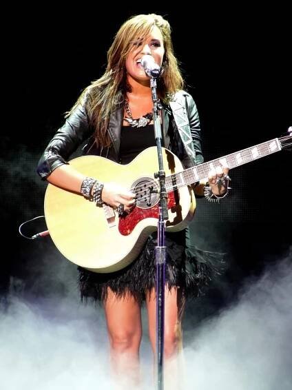 Súbor:DemiLovatoSep10 4.jpg – Wikipédia