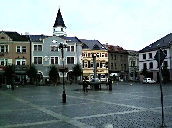 Na náměstí TGM v Přerově je před 15. hodinou klid.