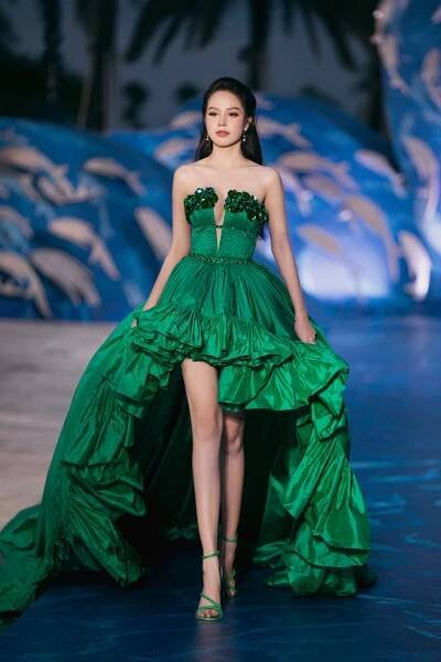 Pre-fall 23 – LE THANH HOA