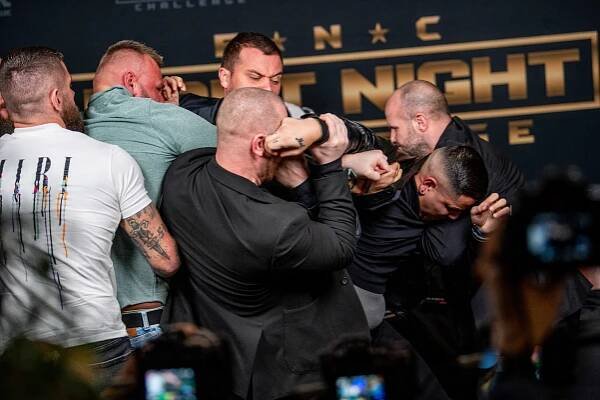 V strehu bola ochranka i Čepo! Na tlačovej konferencii Fight Night Challenge to vrelo - Fight Night Challenge