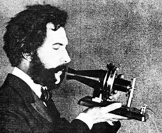 "Slyšel jsem vás!" Před 145 lety si Bell podal patent na telefon, skončilo to u soudu