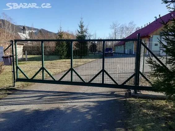 Brána pojízdná na míru Nebo