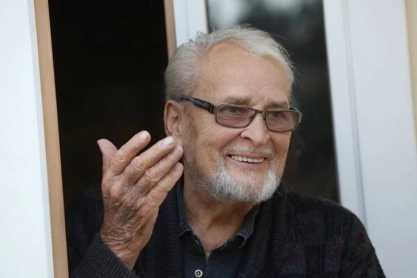 "Pohřeb" na náměstí Vladimíra Brabce (†83): Přišla Postlerová, Laurinová i rodina!