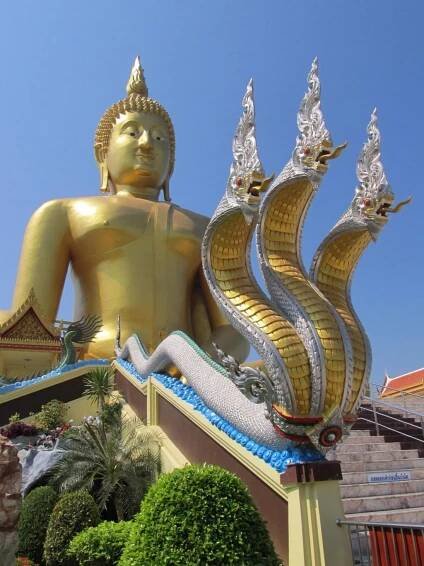 Wat muang Naga jako ozdoba schodiste