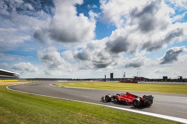 Letecký zájezd na GP Velké Británie 2024. 5 dní za 18 590 Kč. Český delegát na Silverstone. - ONEGPTICKETS