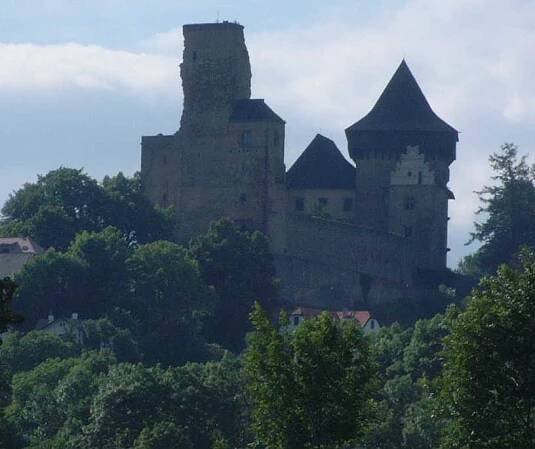 Hrad Lipnice - akce, otevírací doba, vstupné, ubytování, foto, prohlídky, počasí