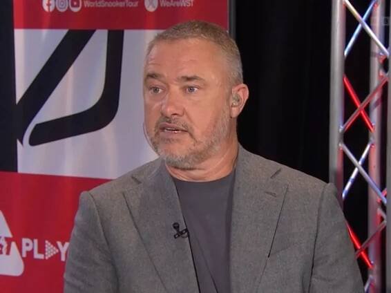 Stephen Hendry confesses to Steve Davis about 'humiliating' World Snooker Champs experience