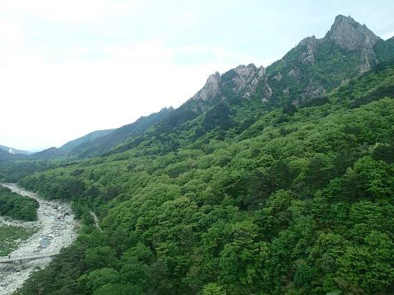 Soubor:Seoraksan National Park - panoramio.jpg