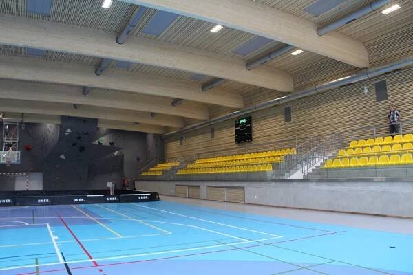 A je hotovo! V Lipníku slavnostně otevřeli novou sportovní halu