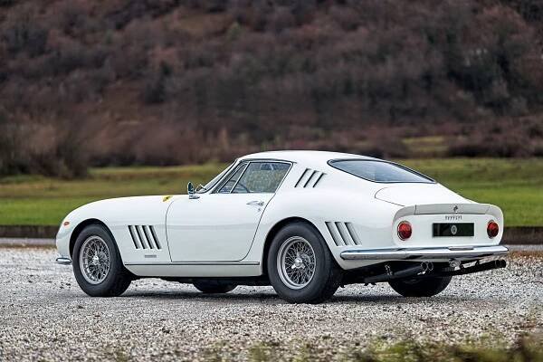 Když měl někoho Enzo Ferrari opravdu rád, prodal mu lepší auto než ostatním. Třeba toto Ferrari 275 GTB 6C