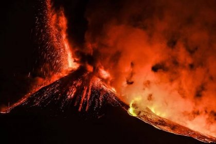 Oozing tendrils of lava spew from Mount Etna in spectacular nighttime photos