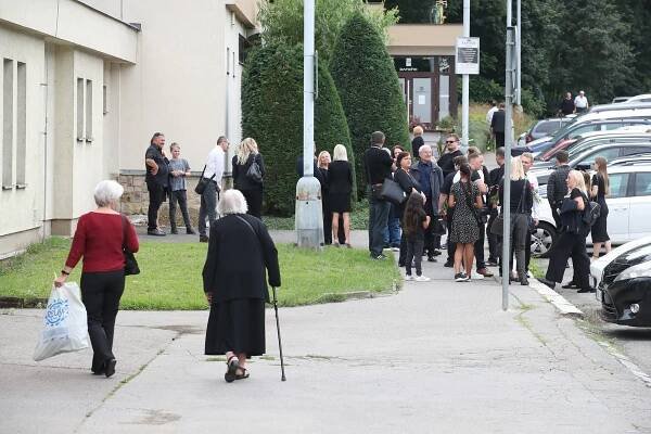 Pohřeb Jany Šulcové (†76), hvězdy komedie století S tebou mě baví svět