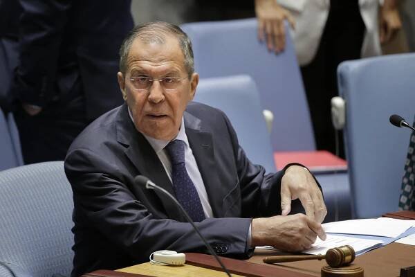 Američania hrajú s Kurdmi veľmi nebezpečné hry, Lavrov ostro skritizoval Trumpovo rozhodnutie