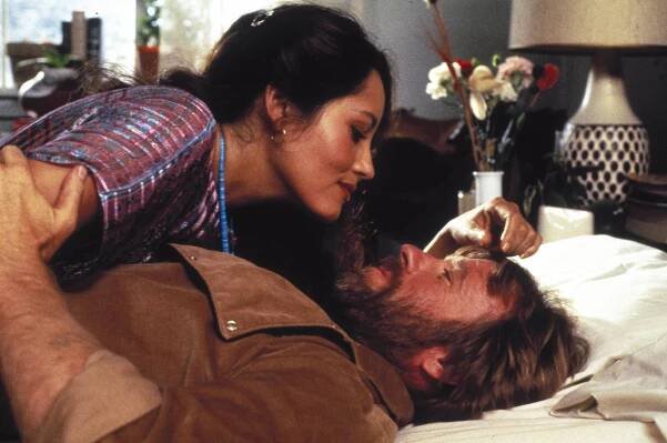 Osamělý vlk McQuade - Z filmu - Barbara Carrera, Chuck Norris