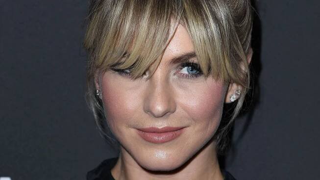 Julianne Hough's Pre-Grammys Hairstyle Is SO '90s