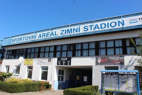 Chcete se zchladit? Na zimním stadionu v Lobečku už začalo veřejné bruslení