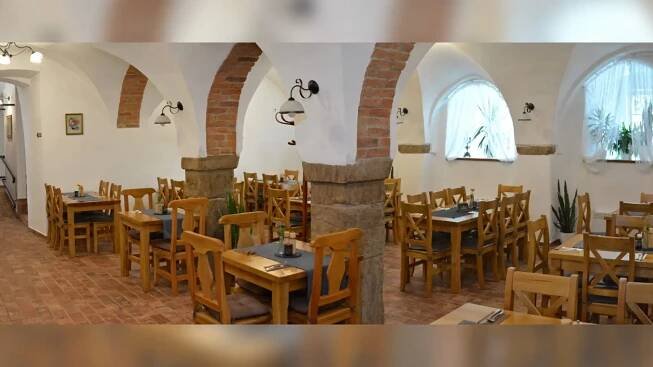 Prostory restaurace | Restaurace Na Zámku, Chrast