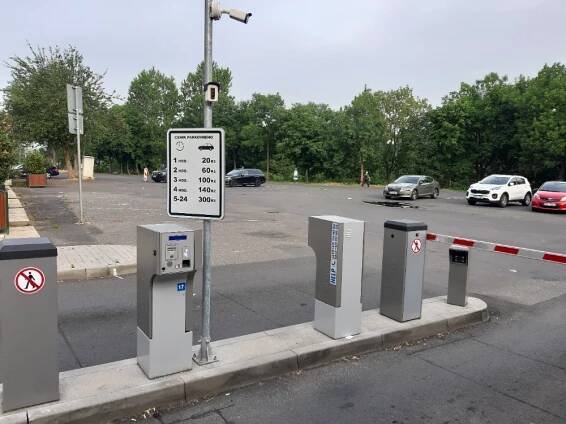 Karlovy Vary upraví parkoviště ve Varšavské ulici, zvětší tak jeho kapacitu
