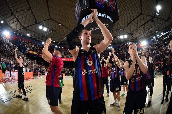 Veselý střílel famózně, dovedl Barcelonu k druhé čtvrtfinálové výhře
