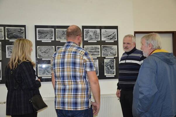 Obrazem: Výstava obrazů na Mayrovce provede návštěvníky pravěkem