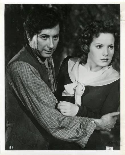 Robert Newton and Maureen O'Hara in Jamaica Inn (1939, dir. Alfred Hitchcock)