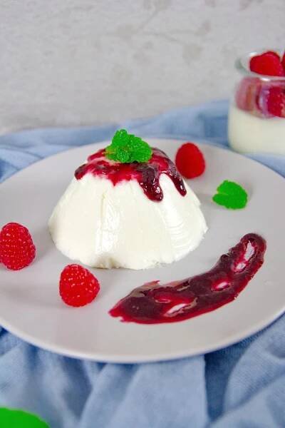 Easy Keto Vanilla Panna Cotta recipe it's an elegant, creamy, and delicious Italian dessert, and perfect for any celebration like Mother's Day...