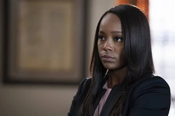 Vražedná práva - Víme všechno - Z filmu - Aja Naomi King