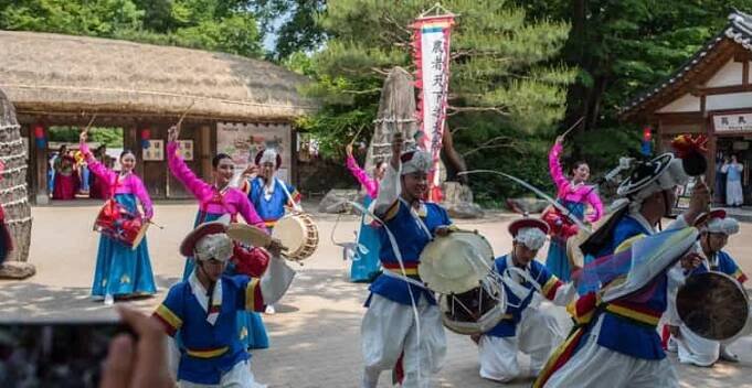 Soul: Suwon Hwaseong, lidová vesnice a knihovna Starfield